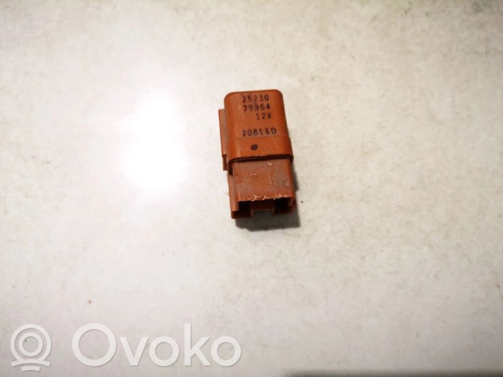 Nissan Almera Tino Altri relè