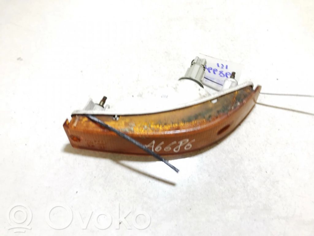 Toyota Corolla E90 Semnalizator față 
