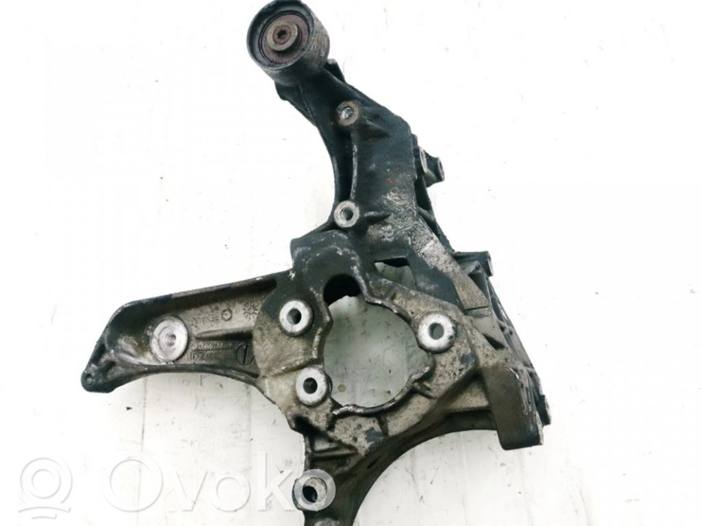 Volvo S40, V40 Engine mounting bracket 