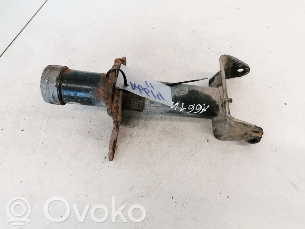 Volkswagen PASSAT B5 Uchwyt / Mocowanie zderzaka przedniego 