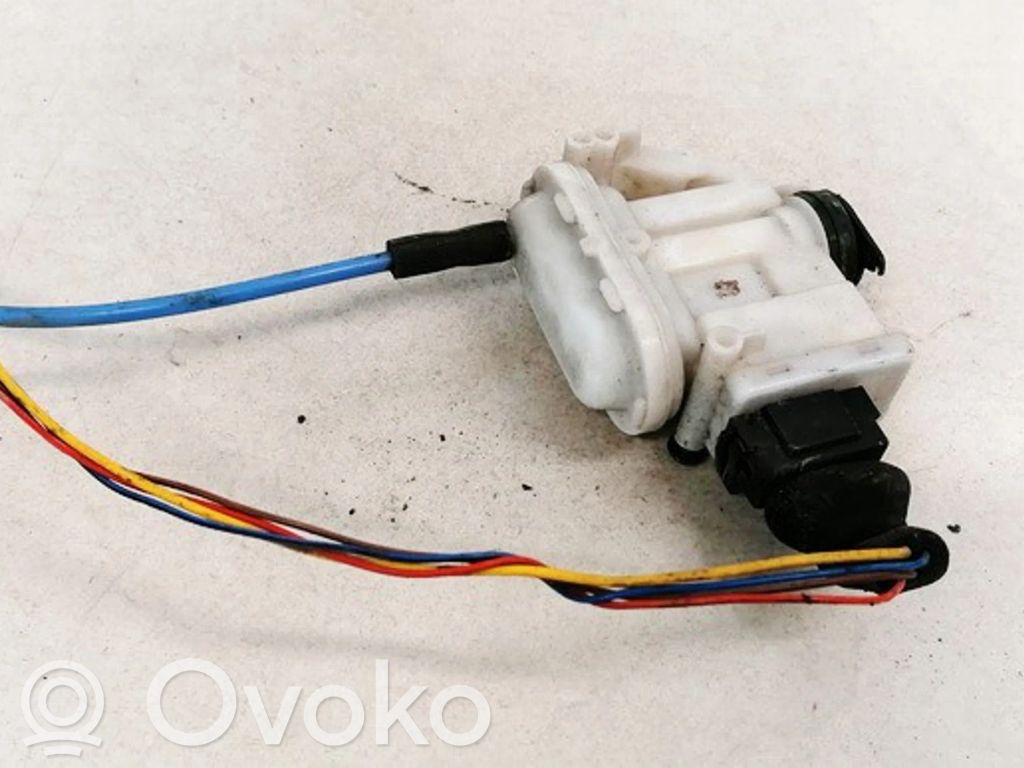 Volkswagen PASSAT B3 Pompă vacuum închidere centralizată