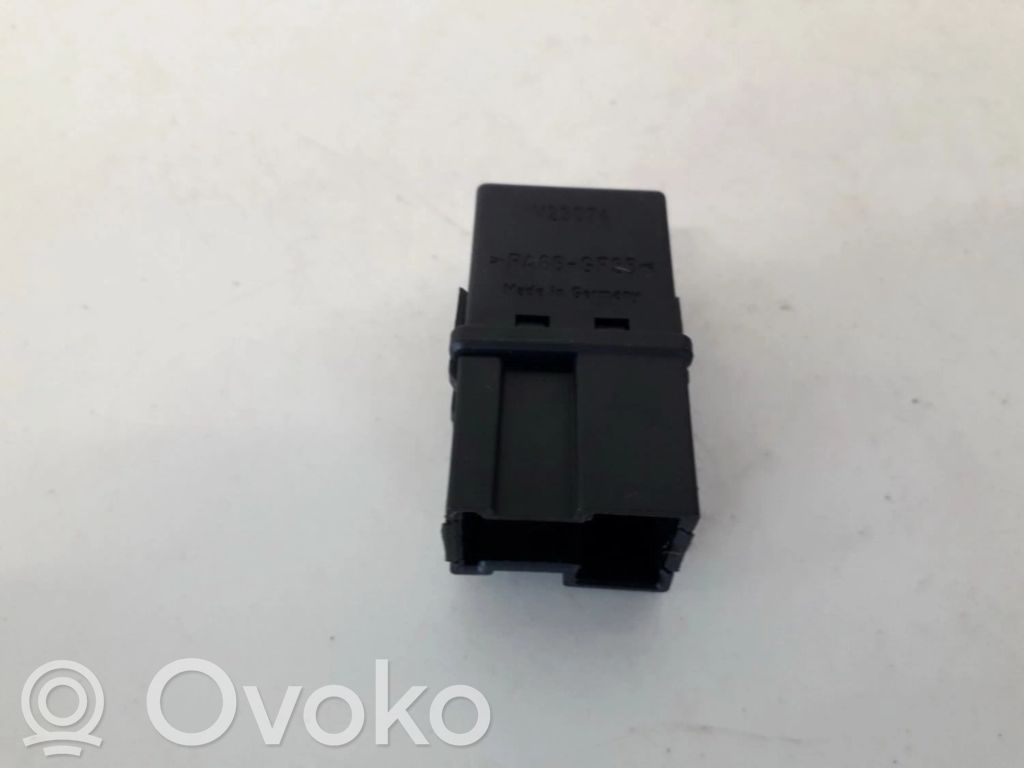 Mitsubishi Carisma Alte relee 