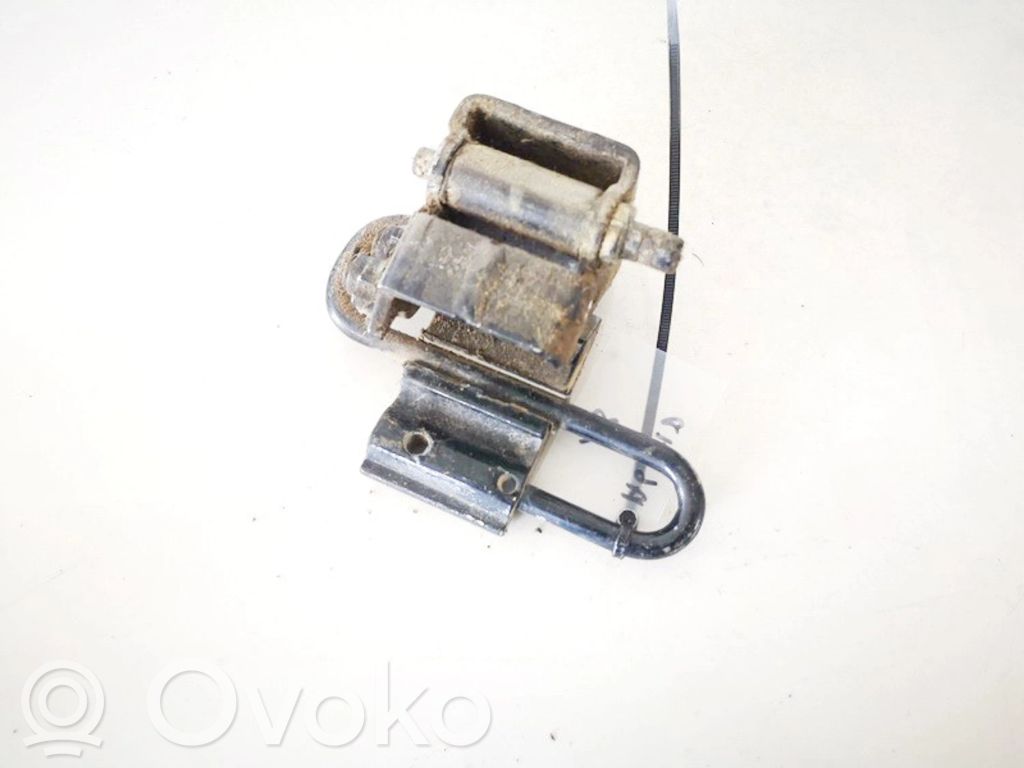 Volkswagen PASSAT B5 Takaoven alasarana 