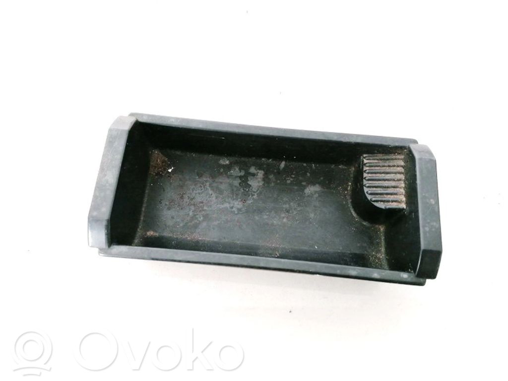 Cendrier   1J0857335A,1J0857335A