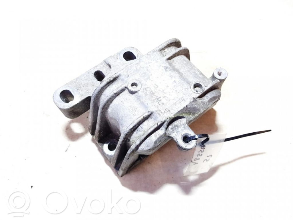 Volkswagen PASSAT B6 Supporto di montaggio del motore
