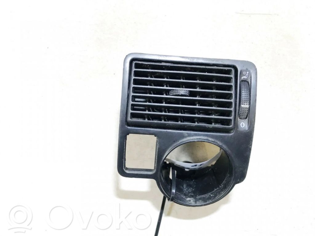 Volkswagen Golf IV Rejilla de ventilación central del panel 