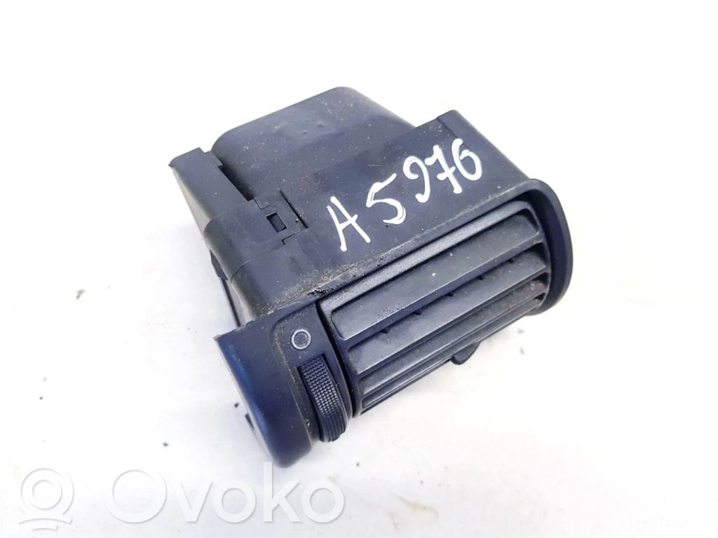 Audi A4 S4 B5 8D Rejilla de ventilación central del panel 