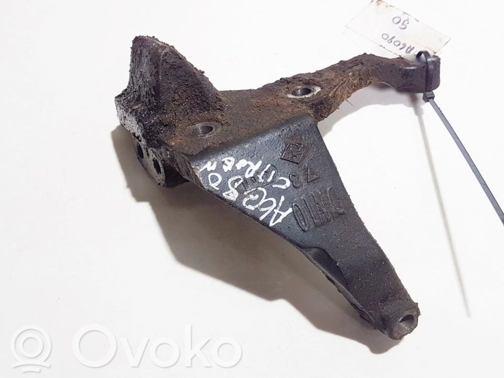 Citroen C5 Engine mounting bracket 