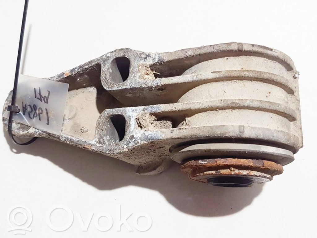 Volkswagen PASSAT B5 Carcasă fixare axă spate 