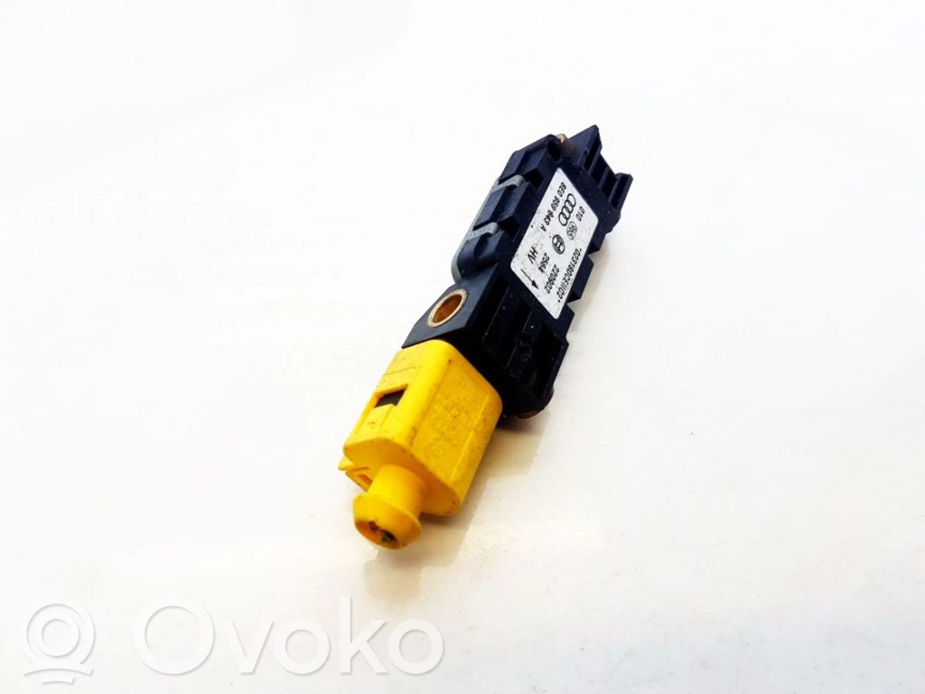 Audi A4 S4 B6 8E 8H Senzor impact/declanșare airbag 