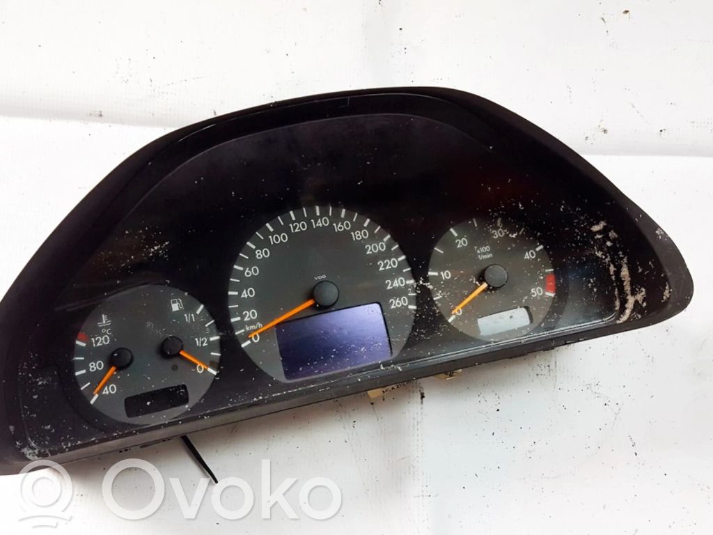 Mercedes-Benz E W210 Geschwindigkeitsmesser Cockpit 