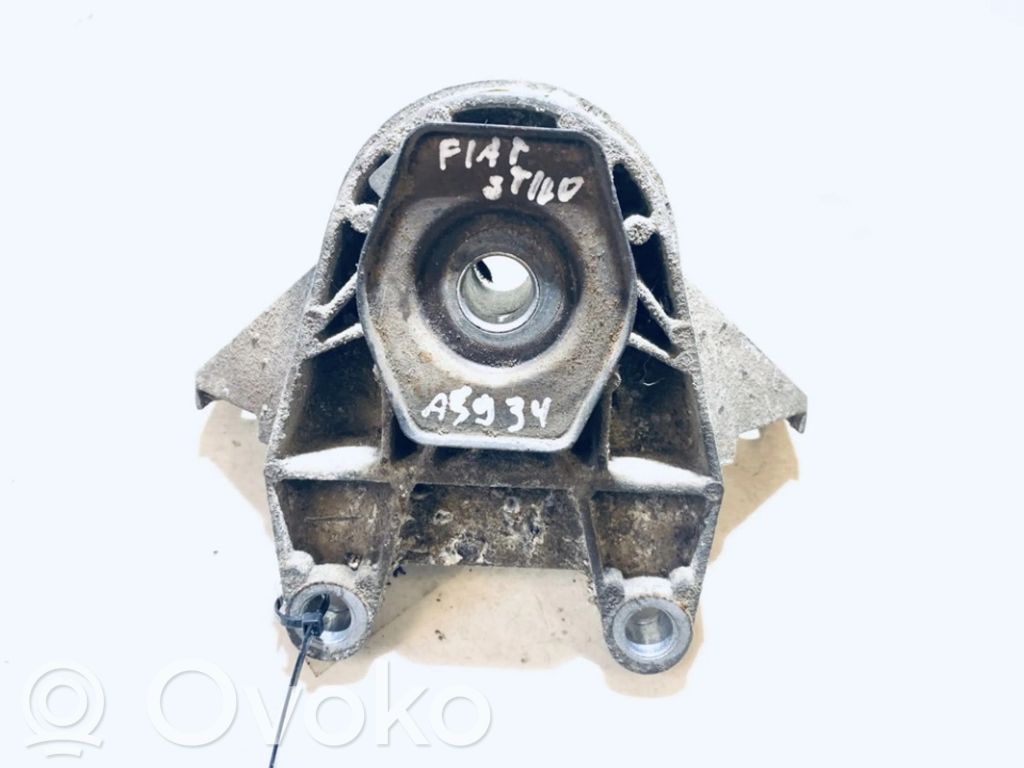 Ford Mondeo Mk III Engine mount bracket 