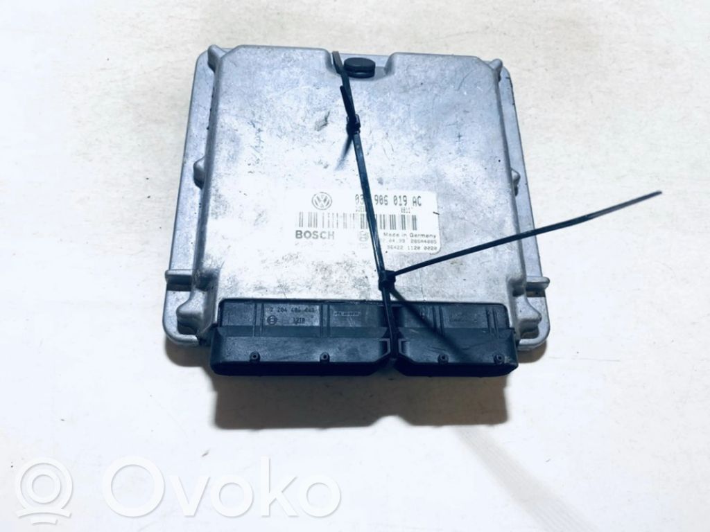 Volkswagen PASSAT B5 Engine control unit/module 