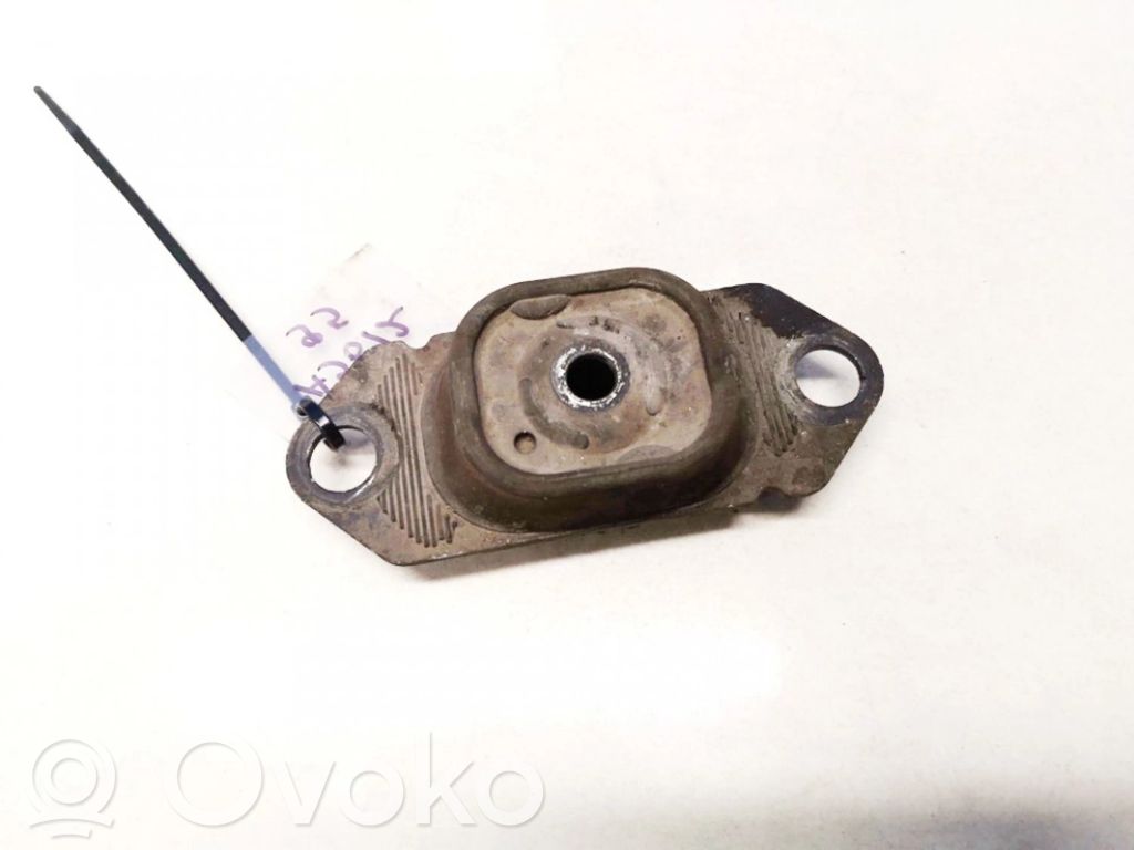 Nissan Primera Engine mount bracket 