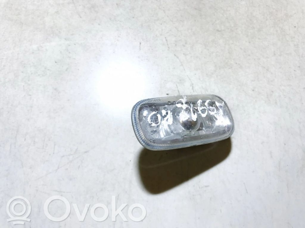 Audi A4 S4 B6 8E 8H Semnalizator bară față 