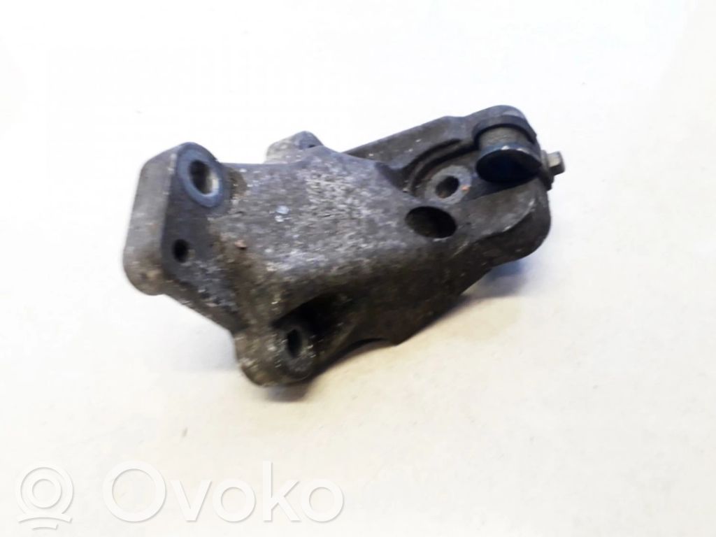 Volvo XC90 Engine mount bracket 