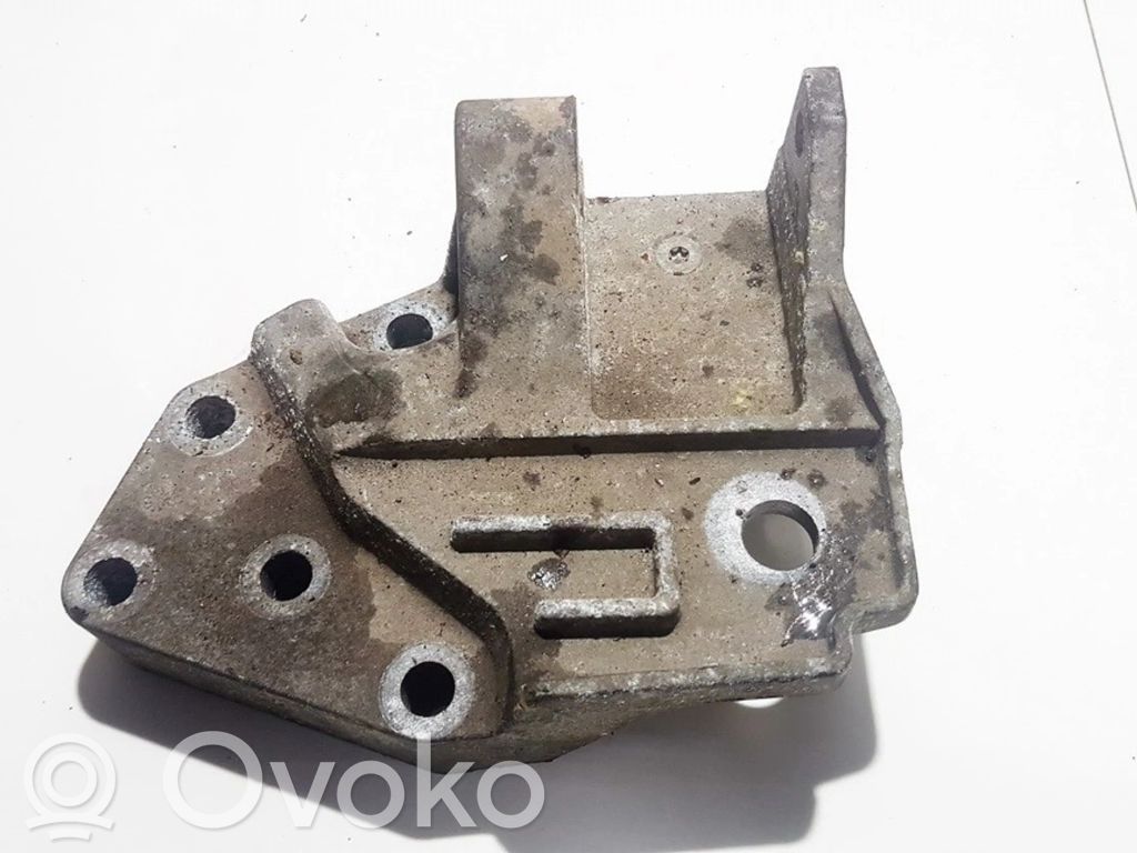 Land Rover Freelander 2 - LR2 Łapa / Mocowanie silnika 