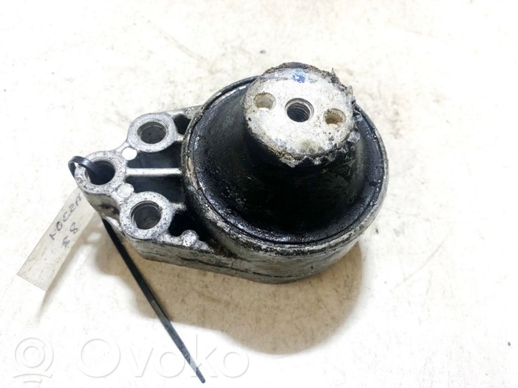 Ford Fusion Engine mount bracket 