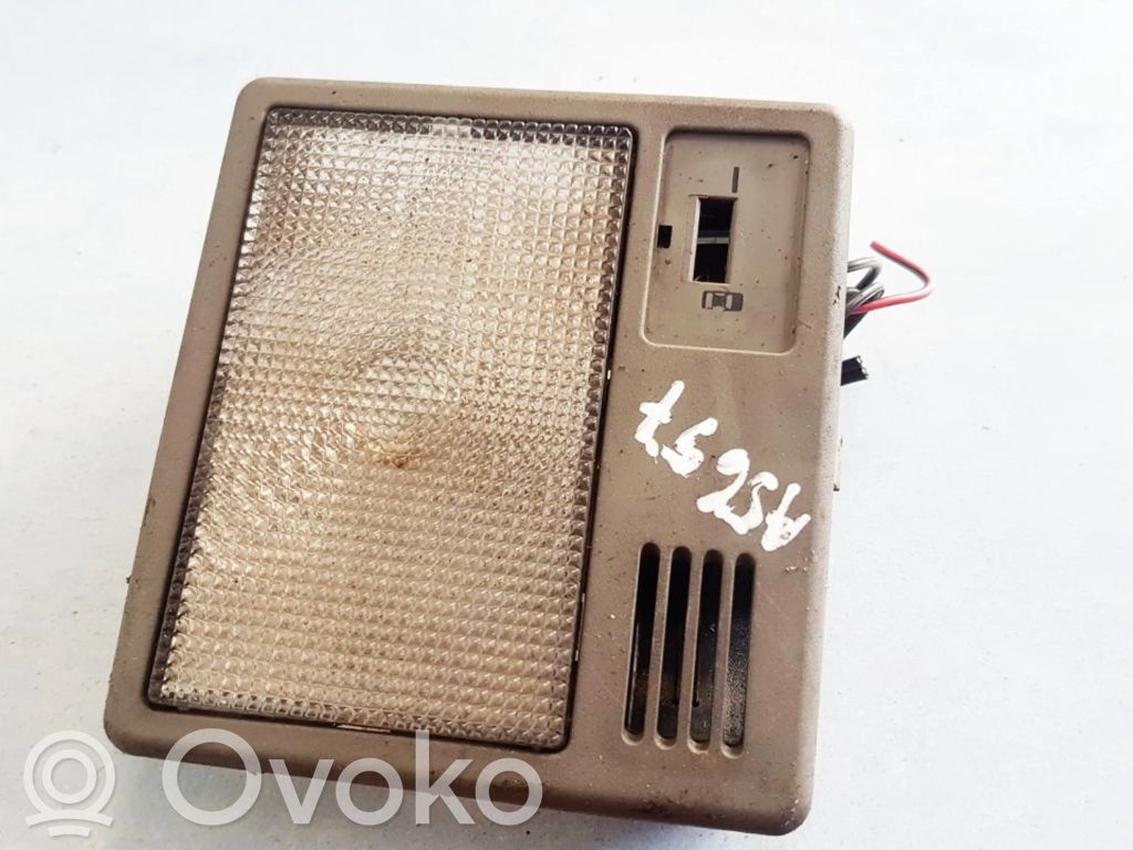 Audi A6 S6 C4 4A Takaistuimen valo