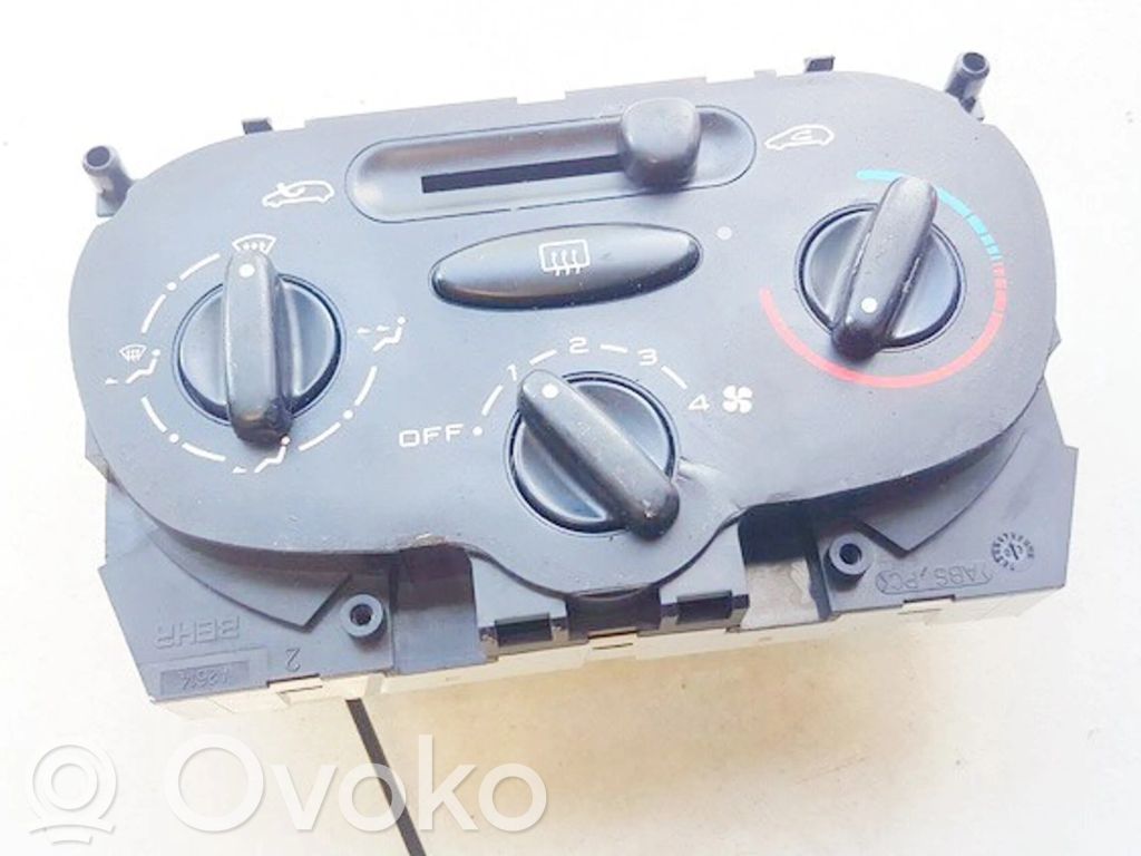 Peugeot 206 Climate control unit 