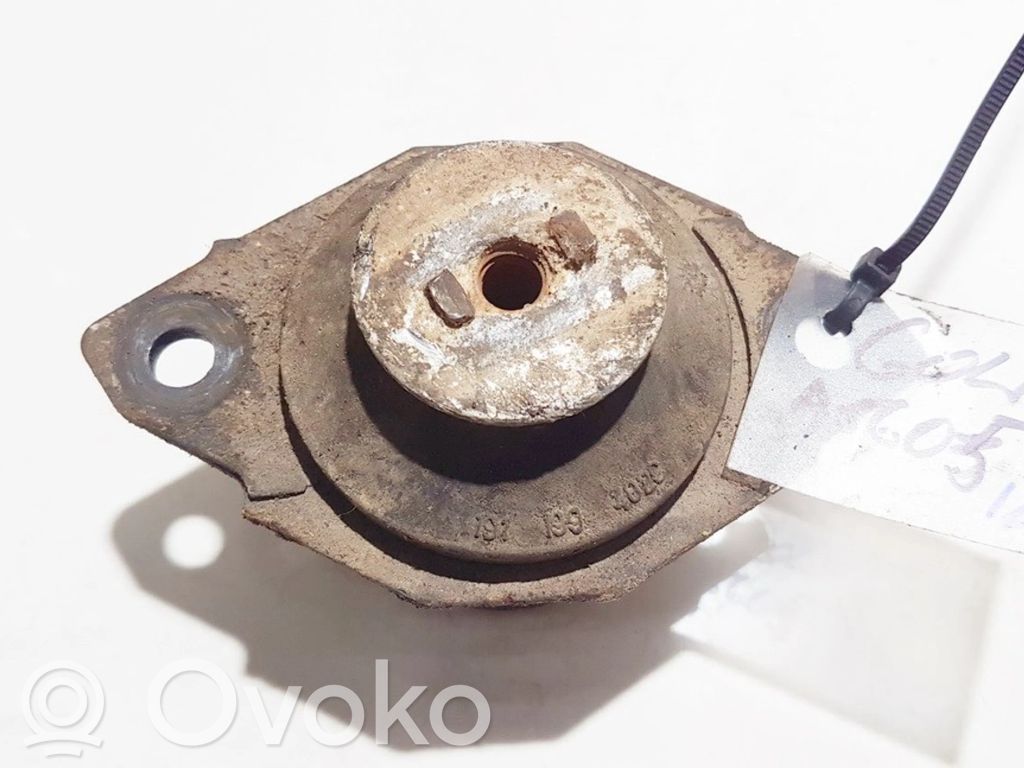 Volkswagen Golf III Engine mount bracket 