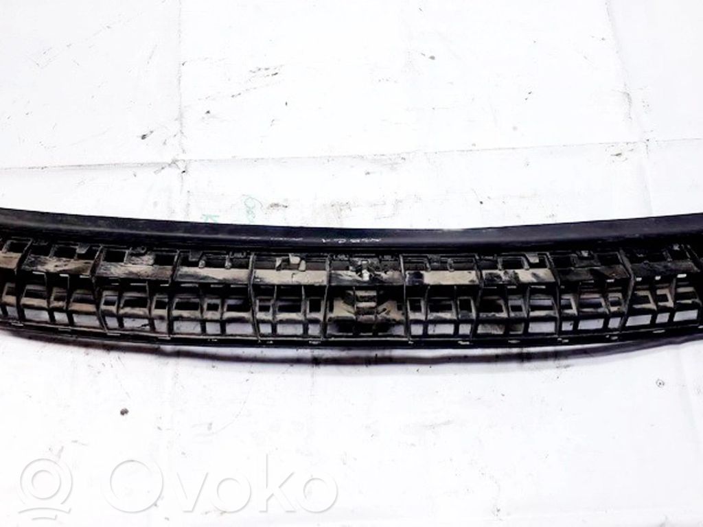 Audi A6 S6 C5 4B Unteres Gitter dreiteilig vorne 
