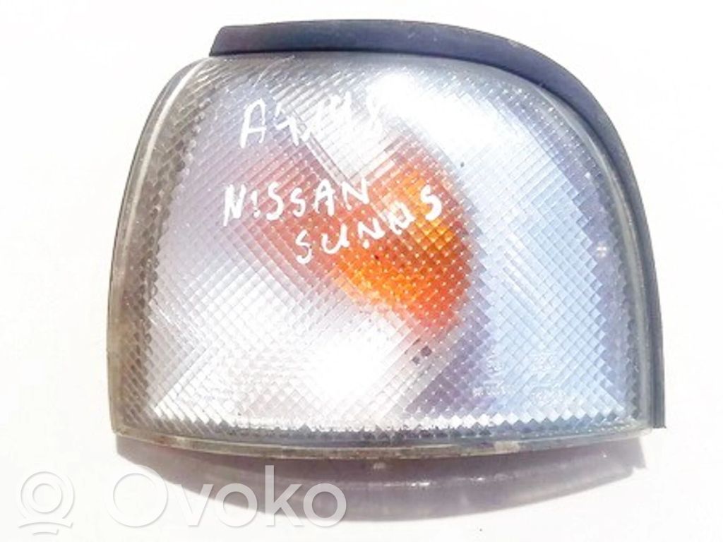 Nissan Sunny Semnalizator față 