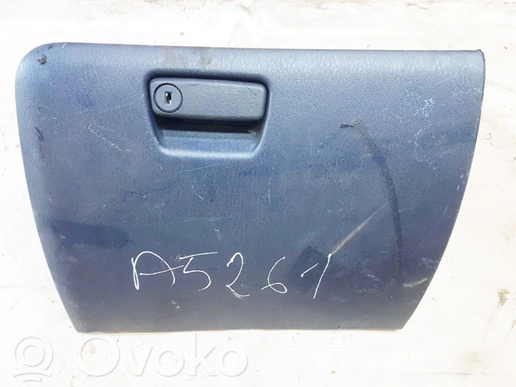 Mitsubishi Carisma Handschuhfach 