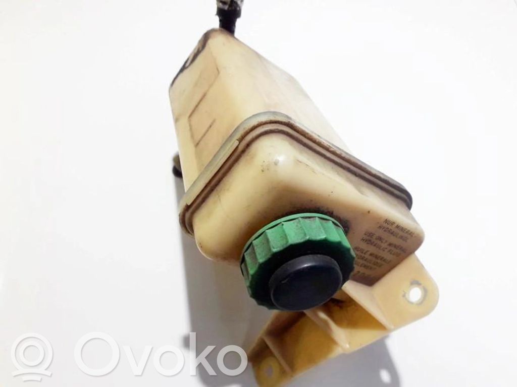 Ohjaustehostimen nestesäiliö   8A0422373C,8A0422373C