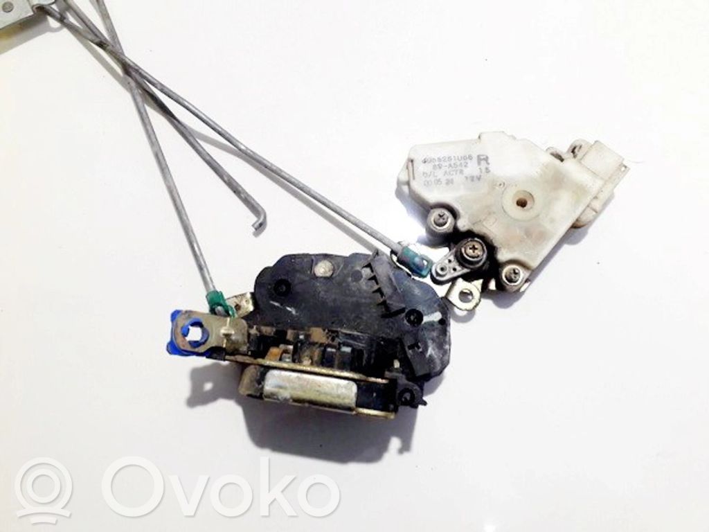 Nissan Almera Tino Zamek drzwi przednich 