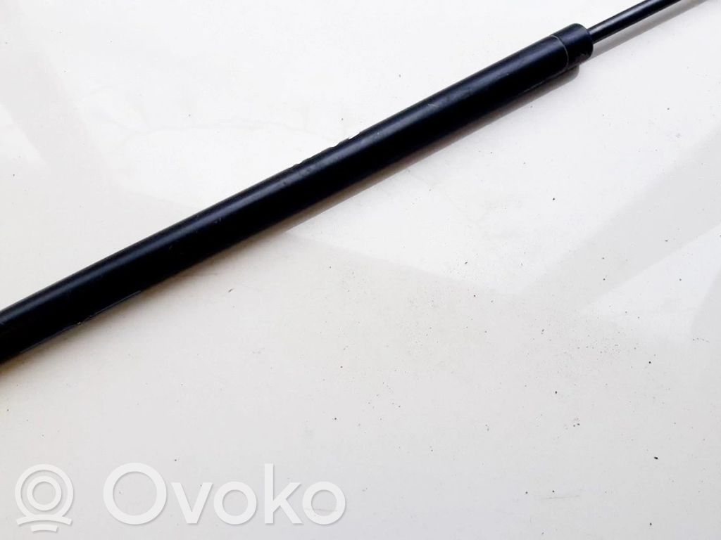 Volkswagen Golf III Takaluukun tuen kaasujousi 