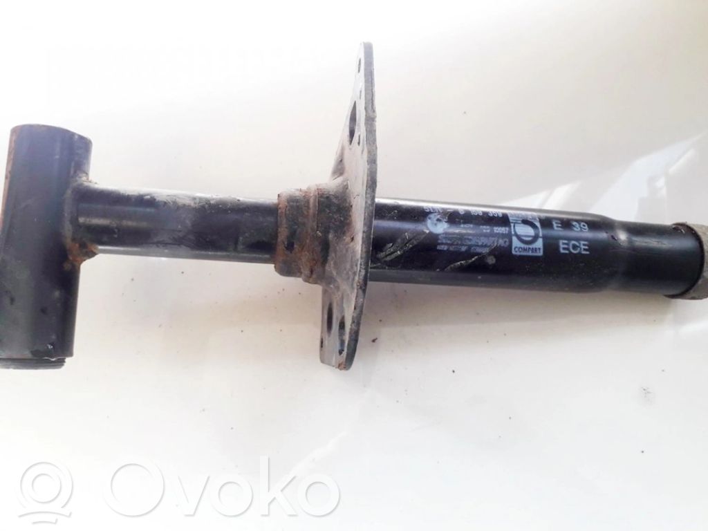 BMW 5 E39 Staffa di rinforzo montaggio del paraurti anteriore 