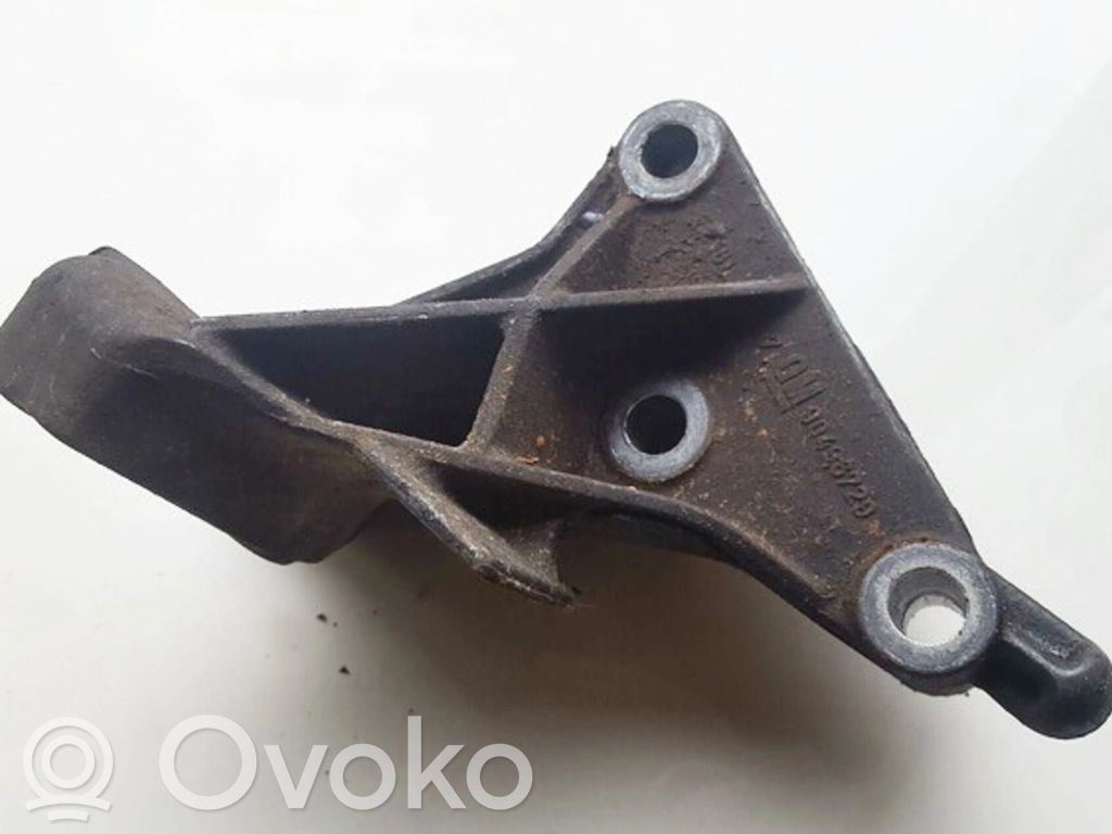 Engine mounting bracket   90496729,90496729