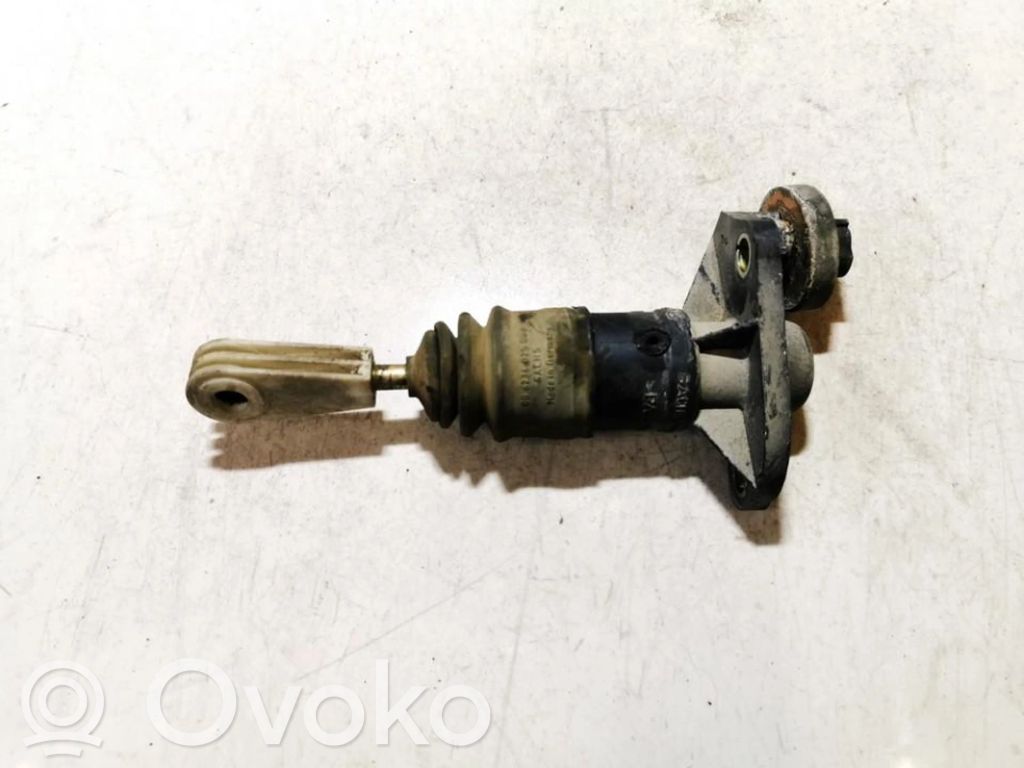 Volkswagen PASSAT B5 Pompa della frizione