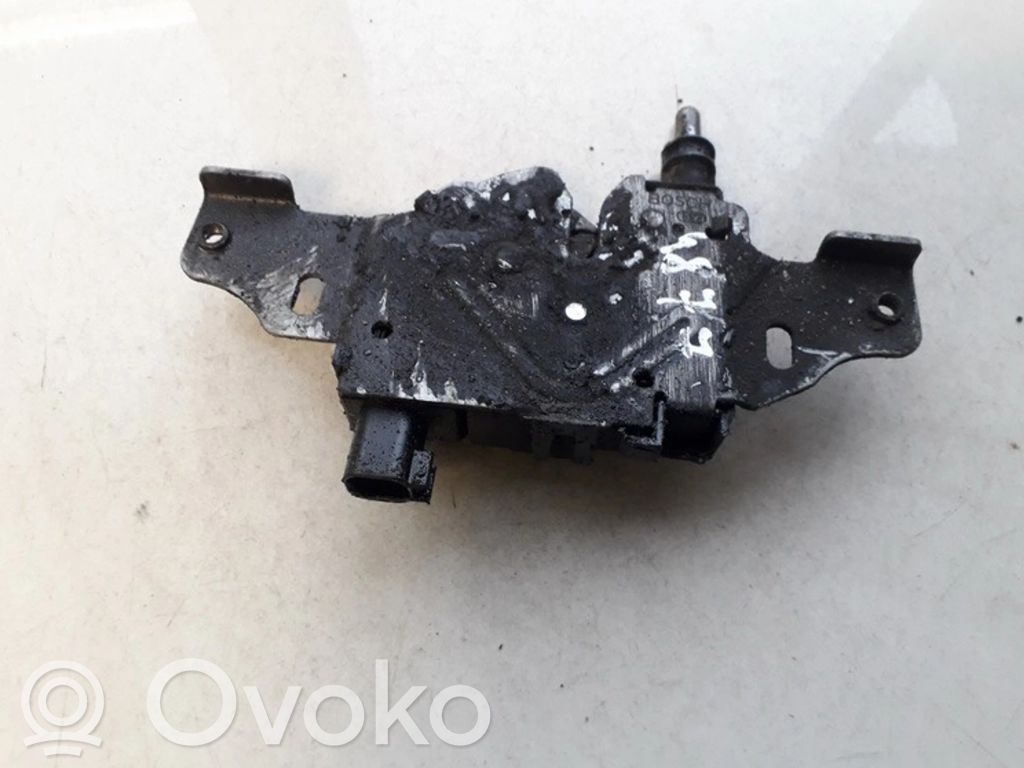 Ford Mondeo Mk III Konepellin lukituksen vastakappale