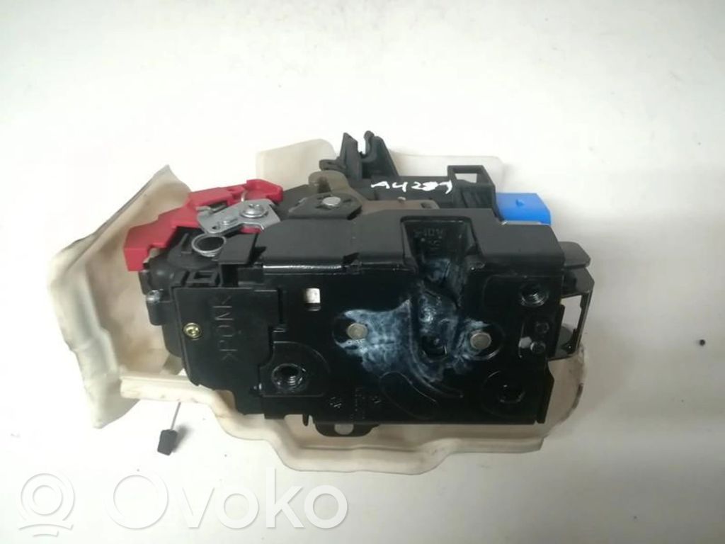 Volkswagen Golf V Zamek drzwi przednich