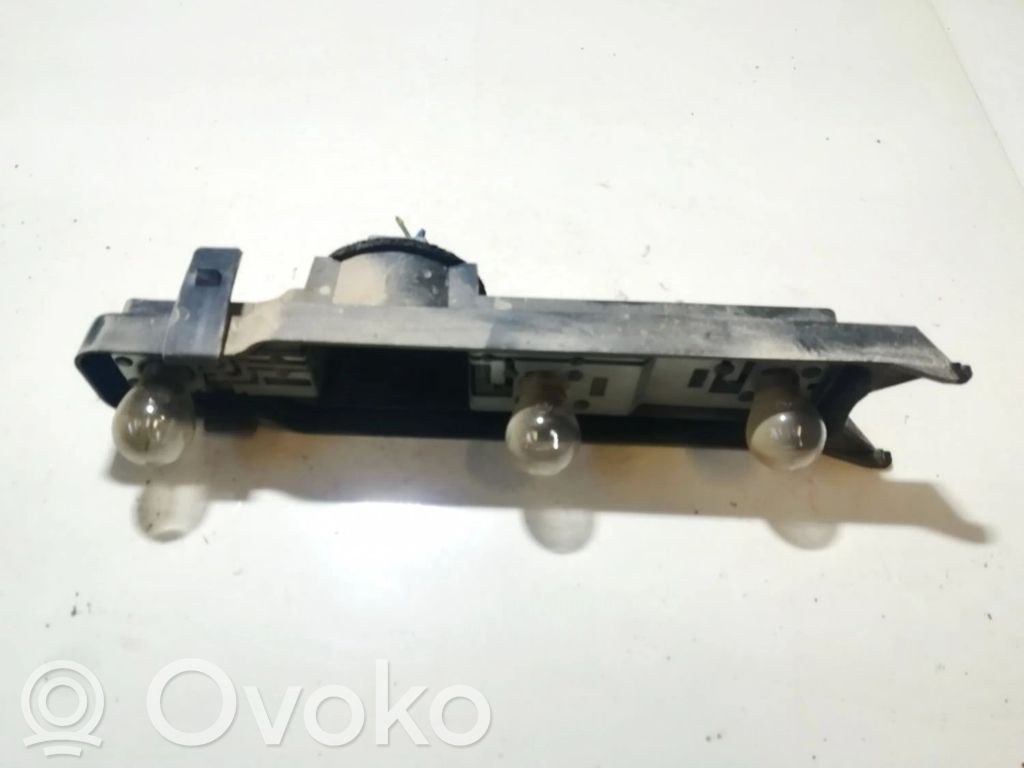 Ford Focus Takavalon polttimon suojan pidike