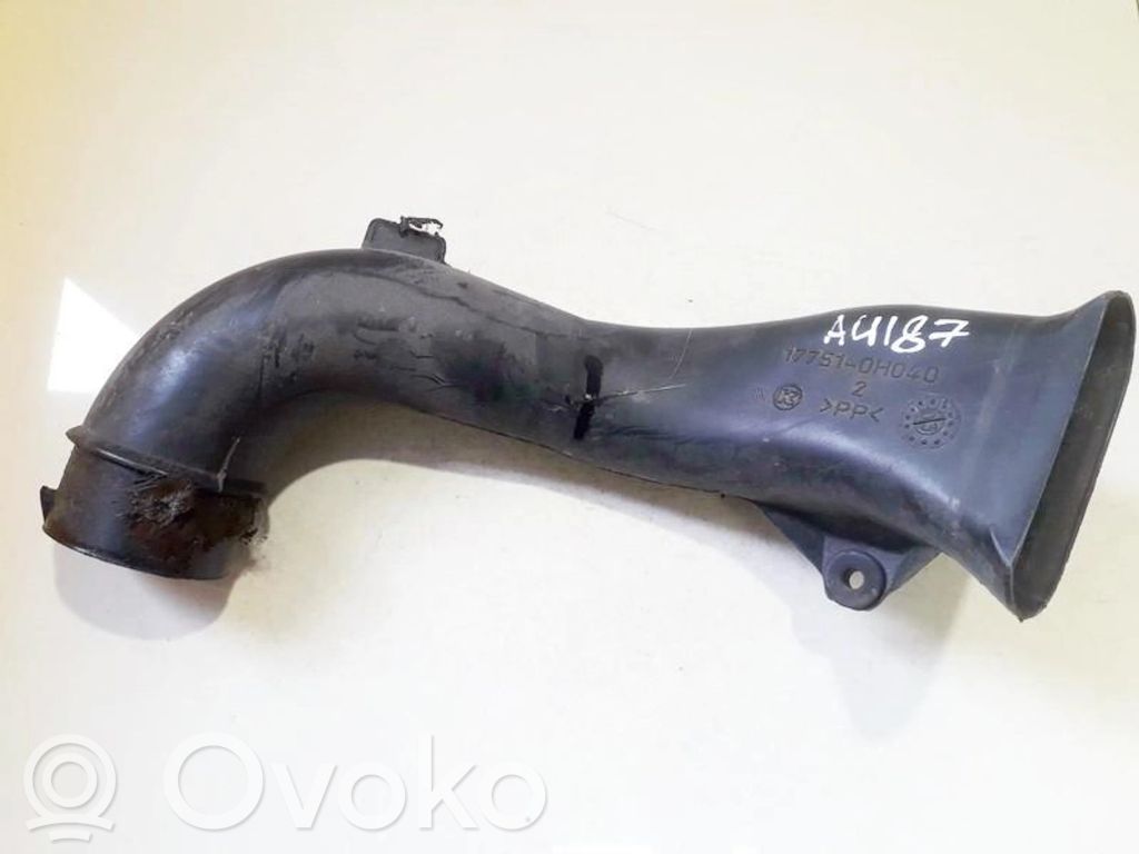 Toyota Avensis T250 Tubo di aspirazione dell’aria