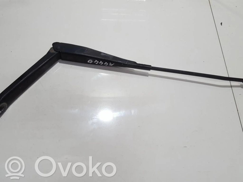 Ford Focus Front wiper blade arm 