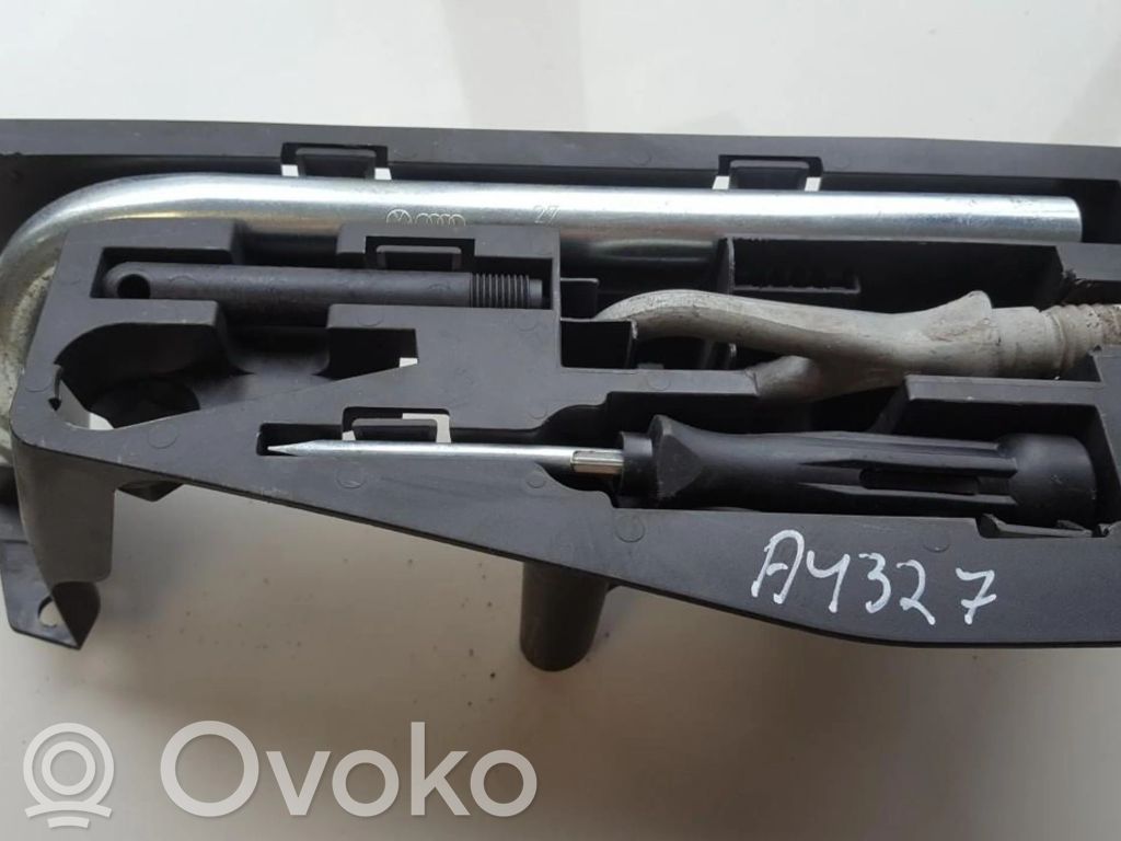 Audi A6 S6 C6 4F Set di attrezzi 