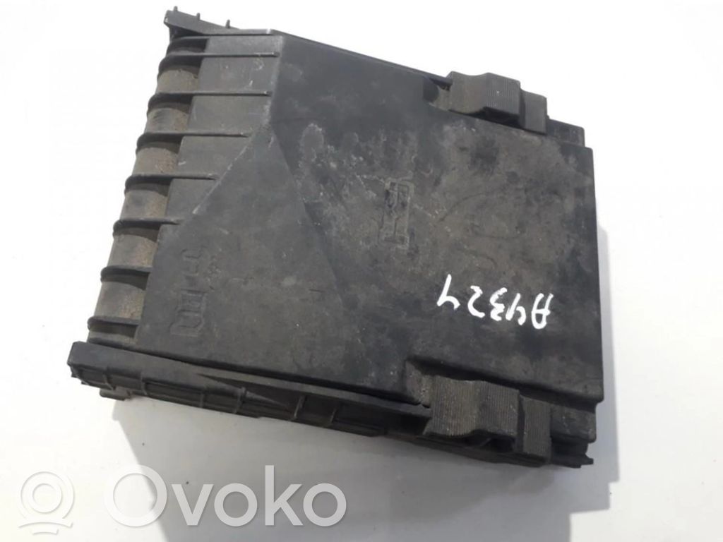 Volkswagen PASSAT B6 Coperchio scatola dei fusibili