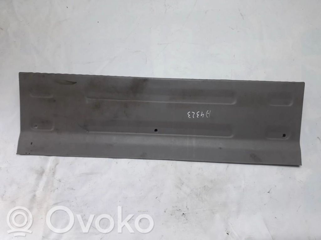 Mitsubishi Grandis Inne elementy wykończenia bagażnika 