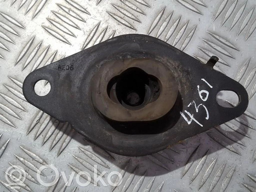 Engine mount bracket   8200000017,538471,538471,8200000017