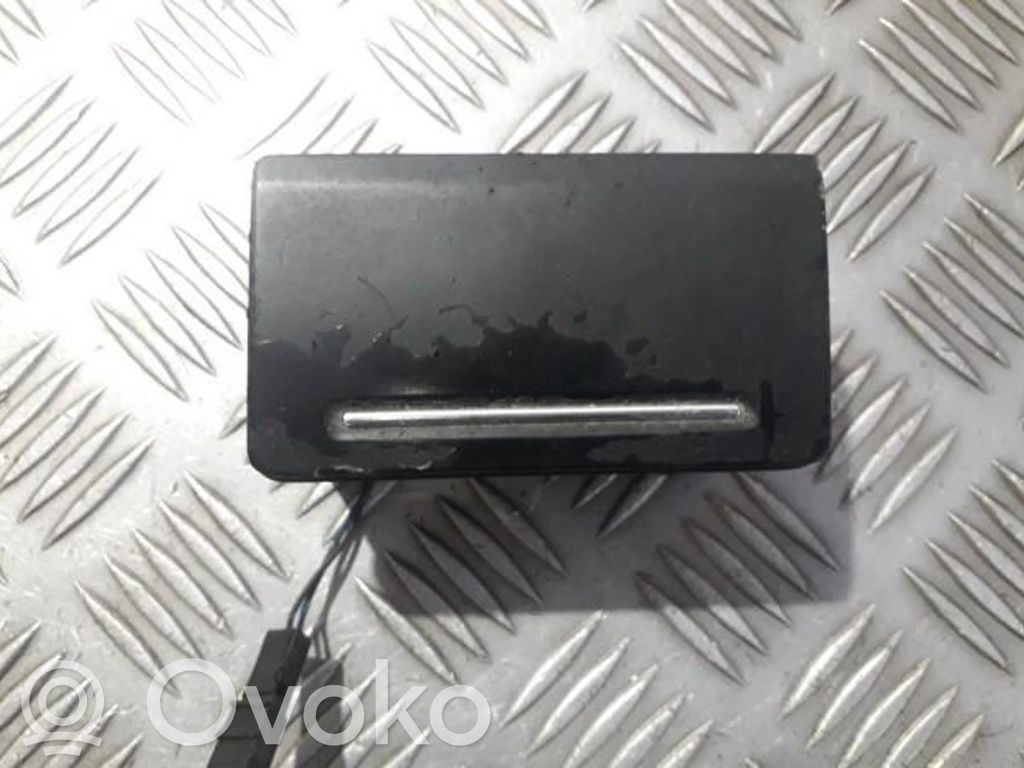 Audi A8 S8 D3 4E Auton tuhkakuppi 