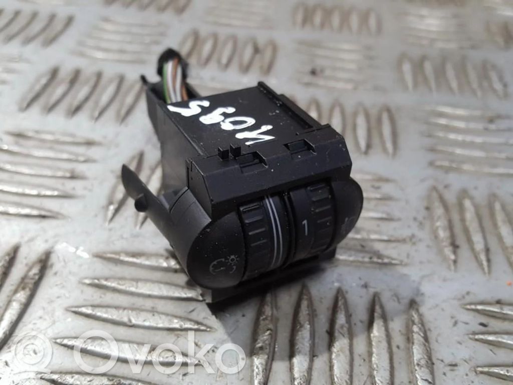 Volkswagen Golf V Przycisk / Pokrętło regulacji świateł 