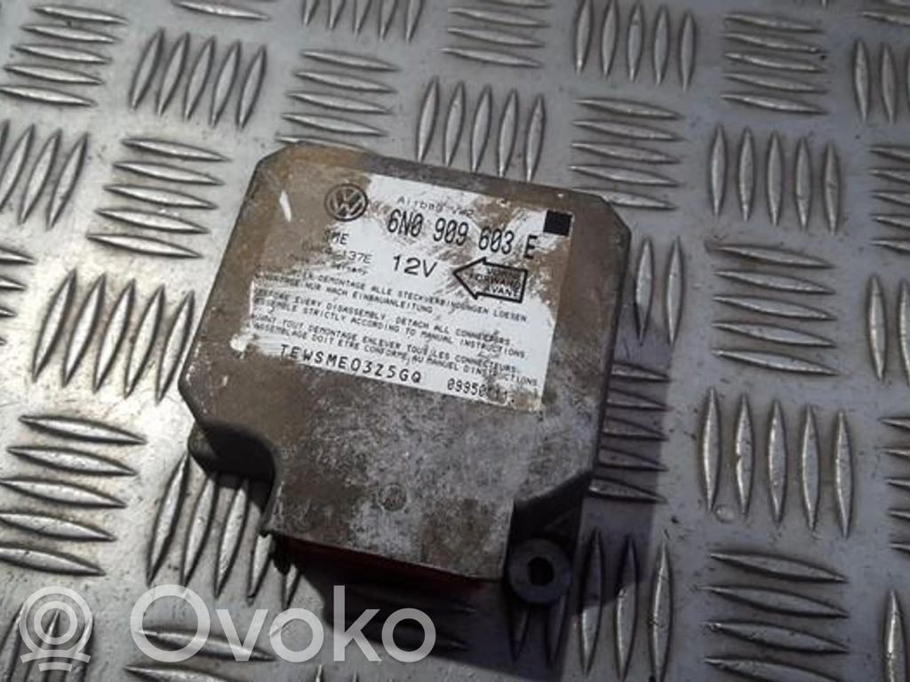 Volkswagen Golf III Sterownik / Moduł Airbag 