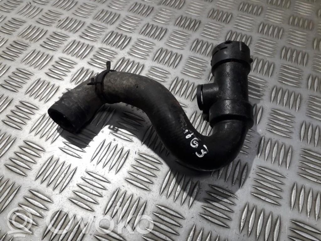Audi A4 S4 B5 8D Conductă/furtun lichid de răcire motor 