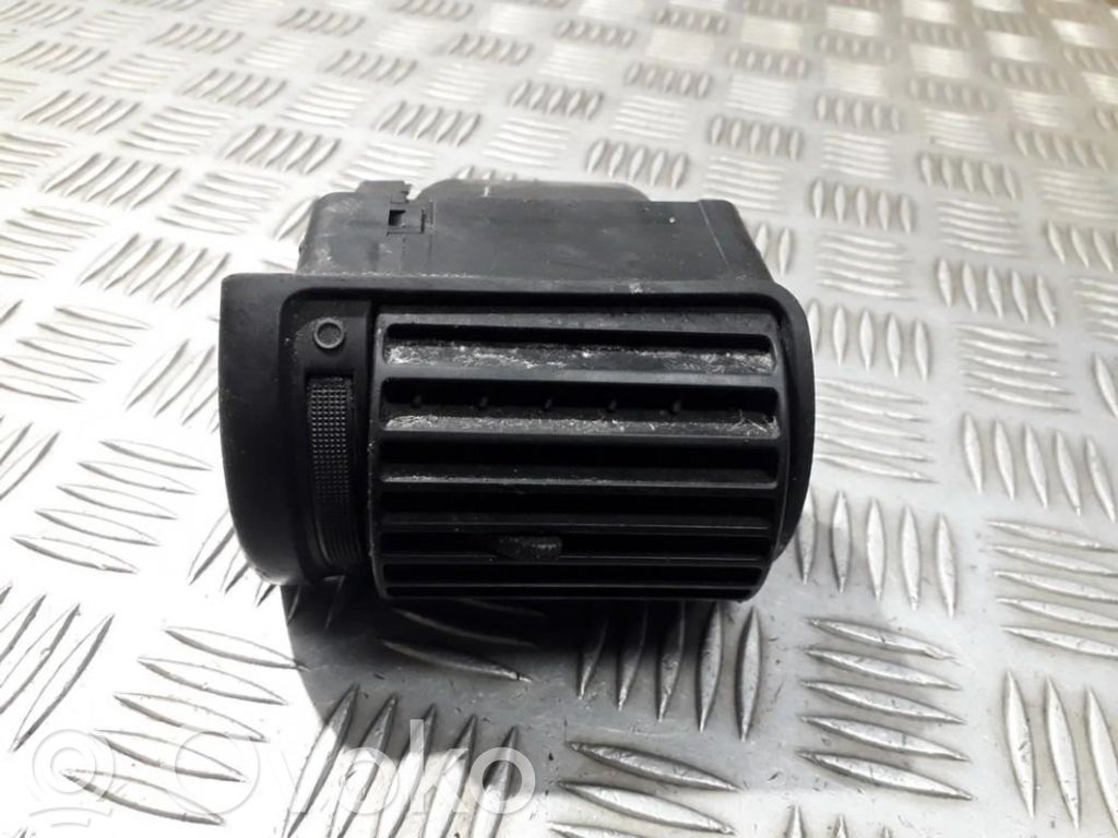 Grilă ventilație centrală   8D1820901,8D1820901