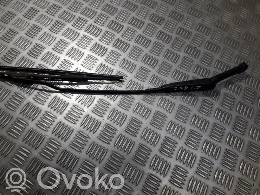 Brazo del limpiaparabrisas delantero   8D1955408A,8D1955408A