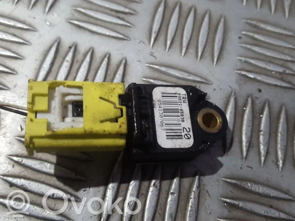 Toyota Avensis T270 Senzor impact/declanșare airbag 